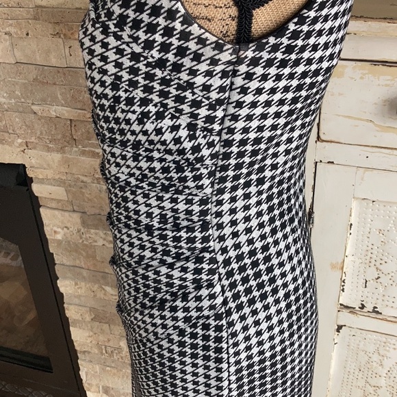 Jessica Simpson black white houndstooth sleeveless back zip closure midi dress - Picture 8 of 15